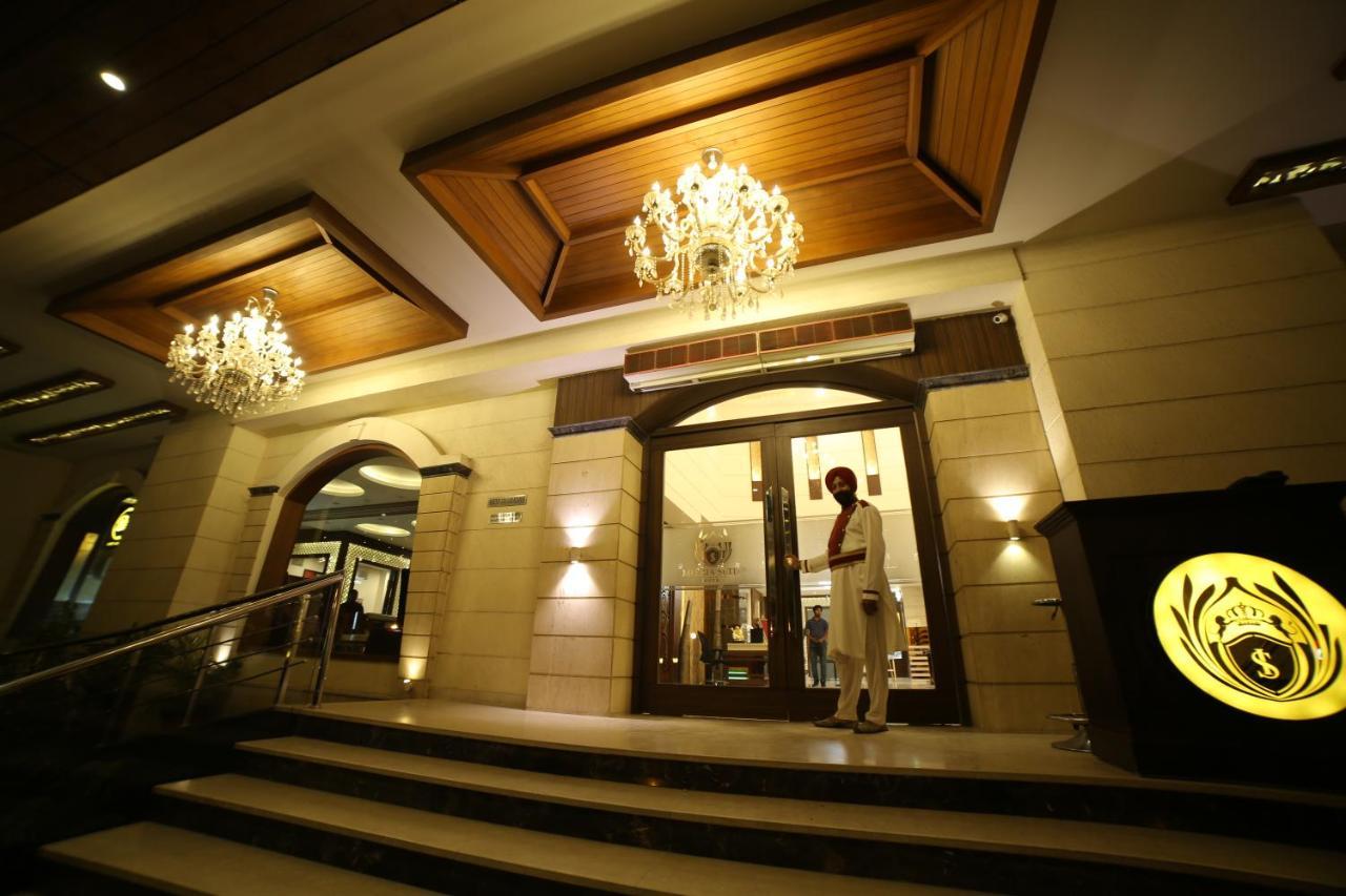 Hotel Imperia Suites Джаландхар Экстерьер фото