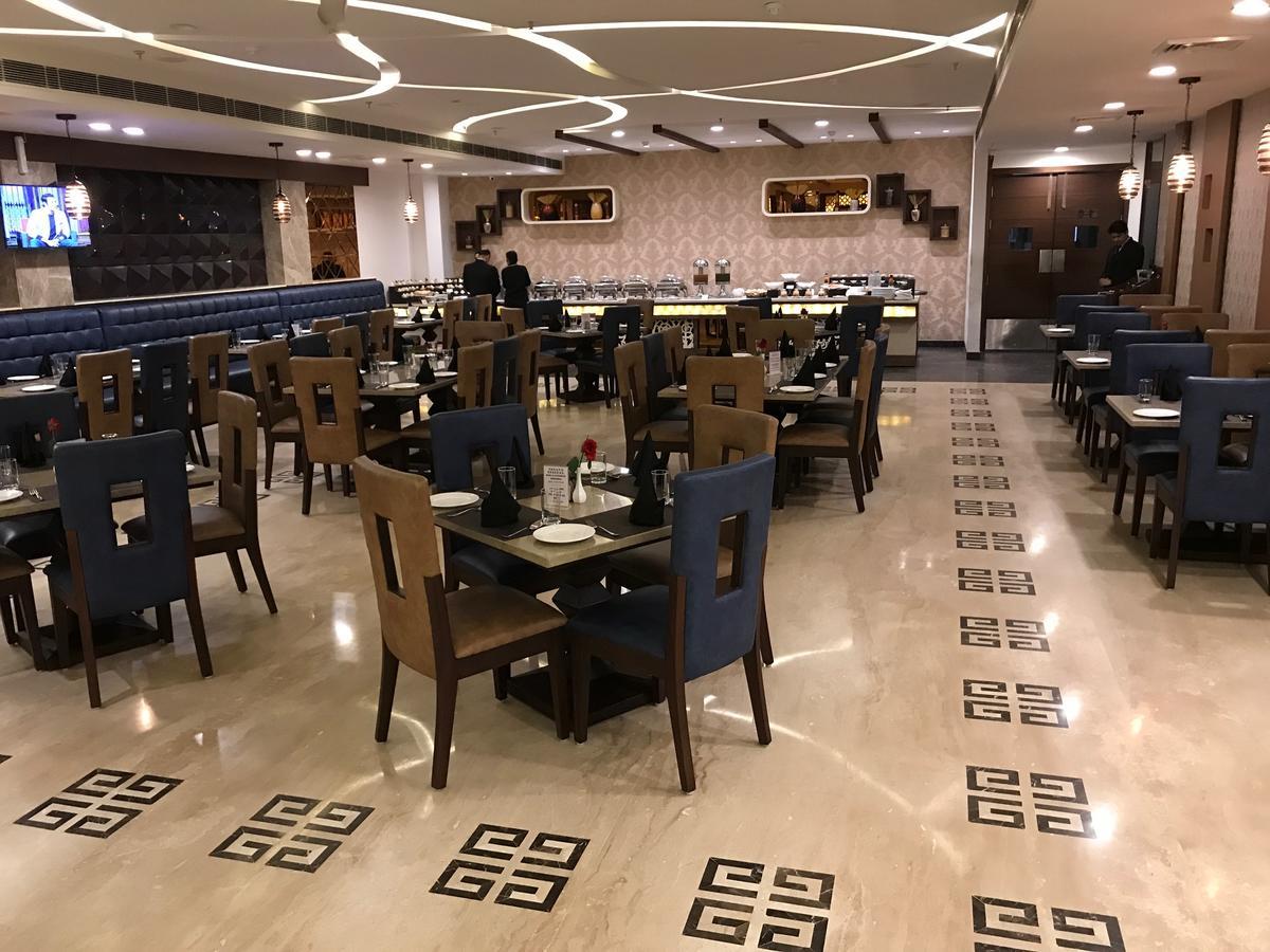 Hotel Imperia Suites Джаландхар Экстерьер фото